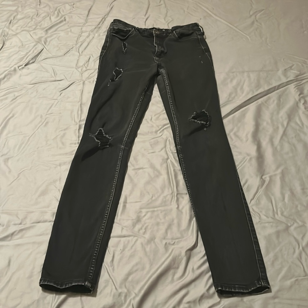 Hollister high rise super skinny black jeans destructed 9L